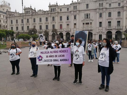 Familia y amigos de la periodista protestan en Lima ante inoperancia del aparato de justicia.